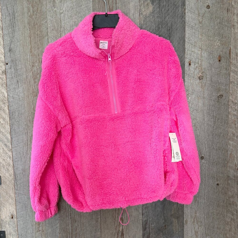 Plush Half Zip Pull Over and Matching Plush Shorts Size M (8-10)
